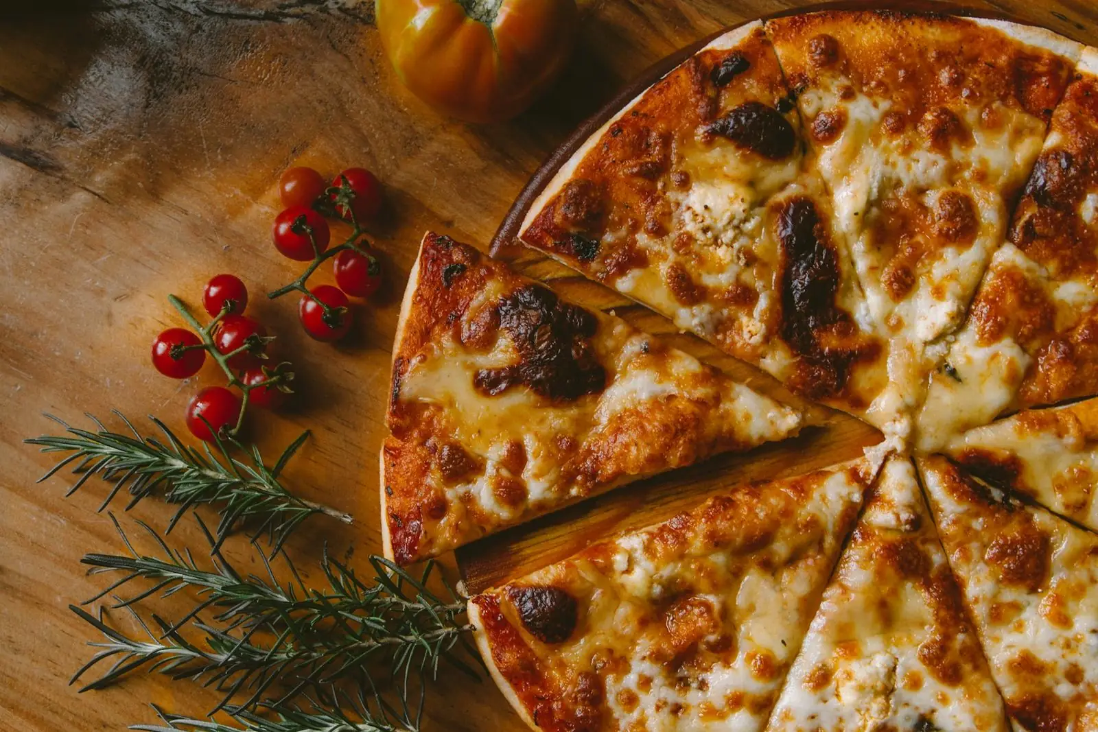 Pyzzi Pizza hero